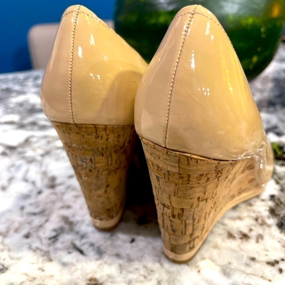 Tahari Clover Nude Cork Wedge Shoes woman’s size 7.5 - Picture 3 of 10